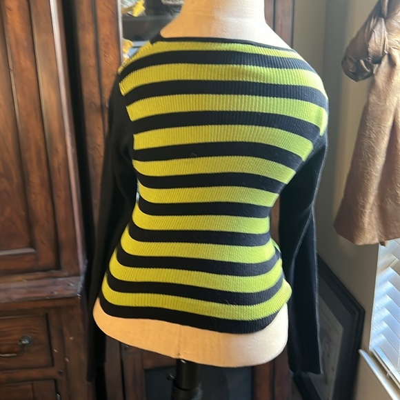 Von Saken wrap style sweater size small - Picture 2 of 4